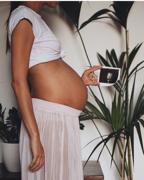 Illustratie bij: Samantha had een ‘horrorzwangerschap’: ‘Ik spuugde zelfs tijdens de bevalling’