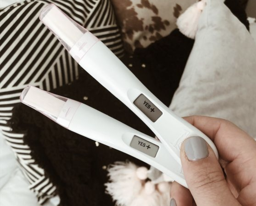 Illustratie bij: Clearblue of Kruidvat: is een goedkope zwangerschapstest net zo betrouwbaar?