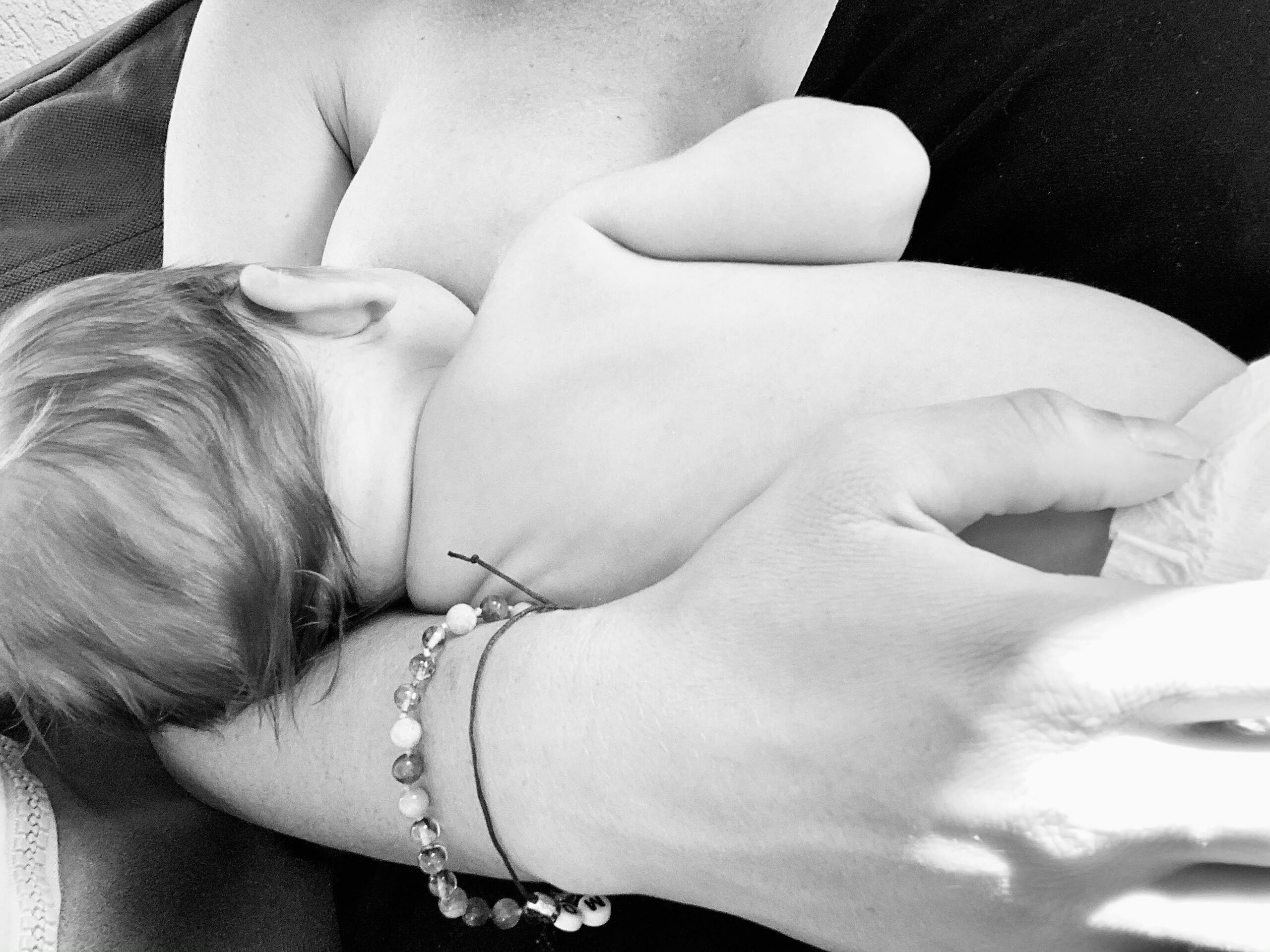 Illustratie bij: Fleur: ‘Langer dan zes maanden borstvoeding geven levert ook kritiek op’