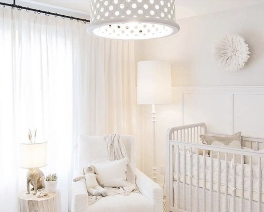 Illustratie bij: De 19 mooiste witte babykamers die zowel voor jongens als meisjes prachtig zijn