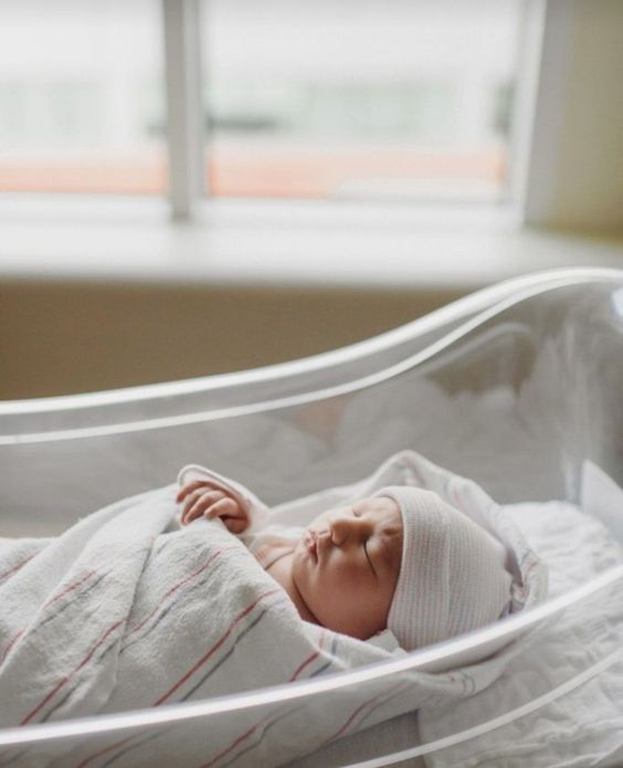Illustratie bij: Krijg je langer verlof als je baby na de geboorte in het ziekenhuis moet blijven liggen?
