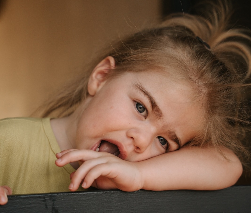 Illustratie bij: Muk (4) lijdt aan zeer zeldzame kinderdementie: ‘Wat doe je als je hoort dat je meisje misschien maar 15 jaar krijgt?’