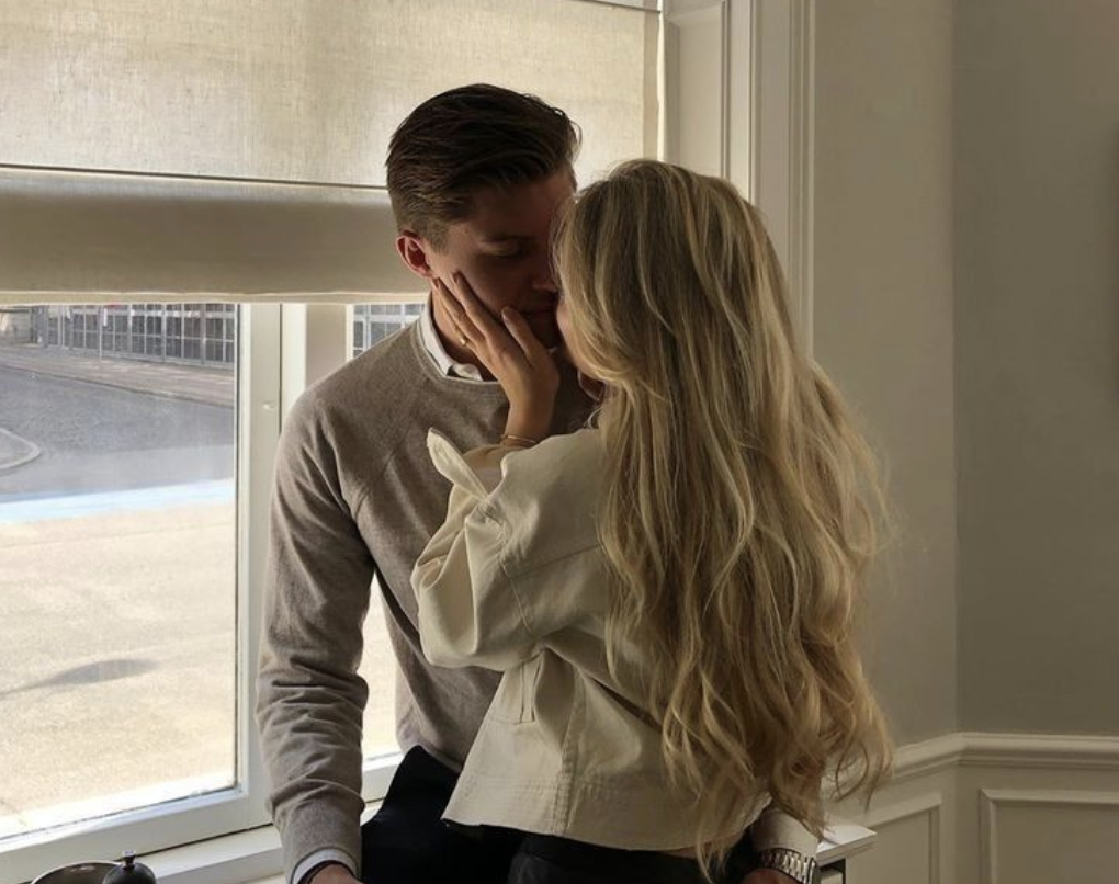 Illustratie bij: ‘Mijn man wil dat onze telefoons altijd hun locaties met elkaar delen, maar ik vind dat eigenlijk privé’