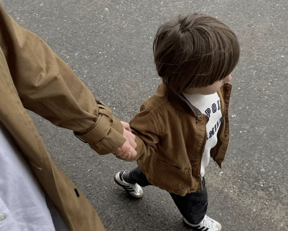 Illustratie bij: ‘Mijn kleuter heeft een vreselijk strenge juf, hij is bijna bang voor haar. Wat moet ik doen?’