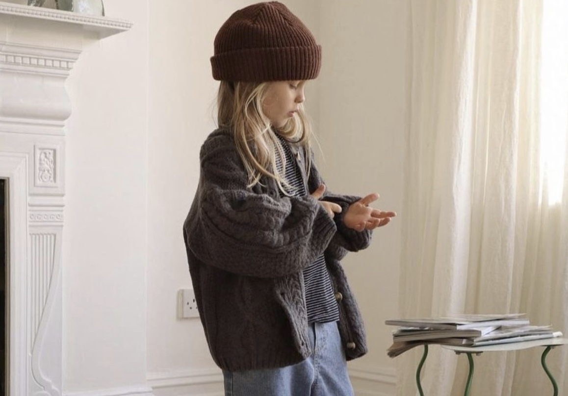 Illustratie bij: ‘Mijn dochter is de pester van de klas, ze sluit de ‘minder hippe’ meisjes keihard buiten. Wat kan ik doen?’