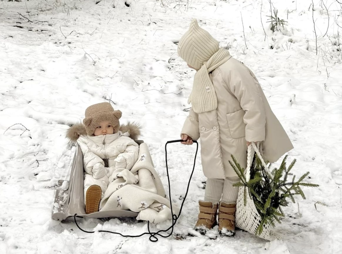 Illustratie bij: Voor kinderen van deze leeftijd is op een slee zitten heel gevaarlijk
