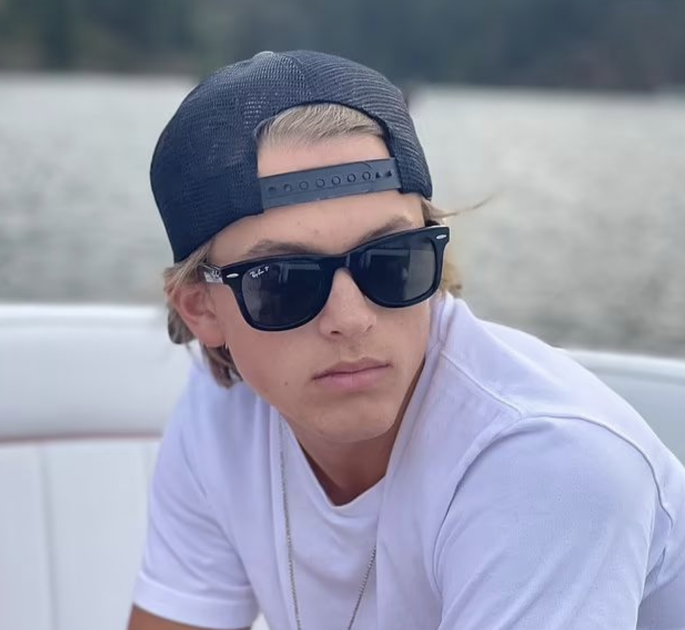 Illustratie bij: ‘Ik laat mijn 18-jarige zoon alleen thuis als wij op vakantie gaan, dat is toch niet gek?’